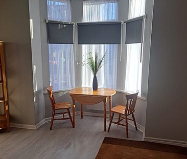 £800 PCM, Furnished One Bedroom Ground Floor Flat in Richmond Road,... - Photo 3