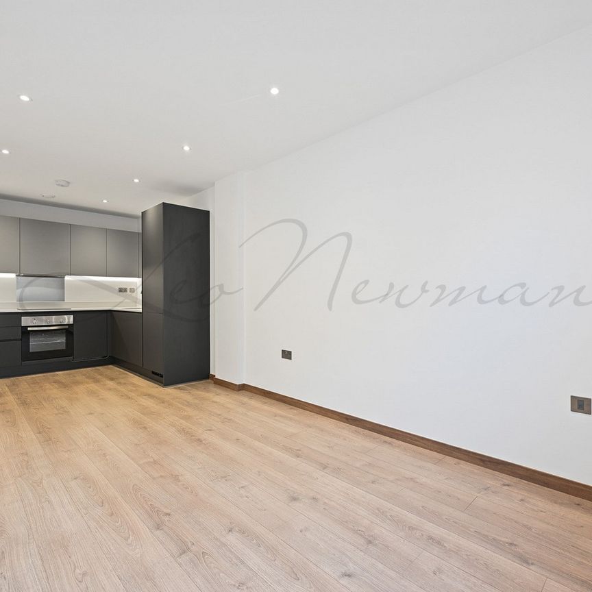 AC Court, Limehouse, KT7 - Photo 1