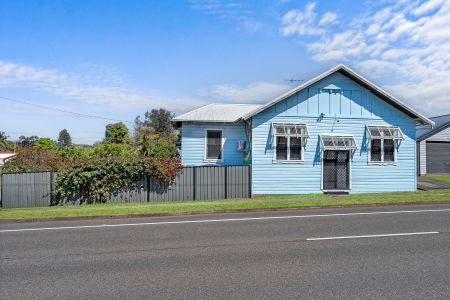 Spacious Home With Flexible Layout - Great Convenient Location - Photo 2