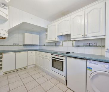 3 bedroom flat to rent - Photo 6