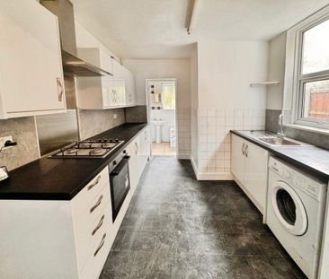 3 bedroom terraced house to rent - Photo 6