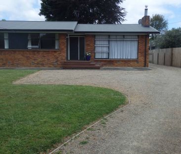 Leamington 3 Bedrooms - Furnished - Photo 2