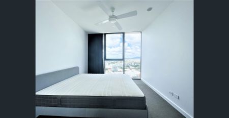 Stylish Comfort One Bedroom +One Study Apartment Available Now!! PART FURNISHED. - Photo 2