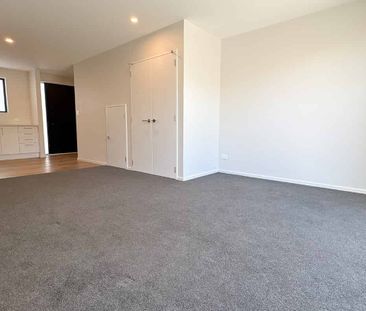 Modern, warm 2 bedroom townhouse with carpark! - Photo 5