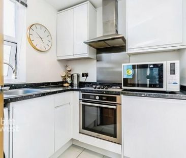 1 bedroom in a flat share to rent - Photo 4