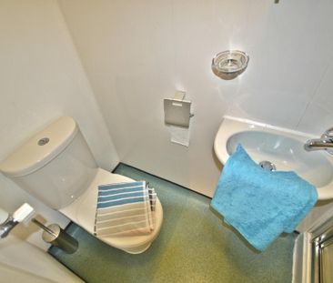 1 bedroom in a house share to rent - Photo 4
