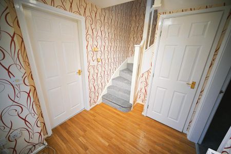 4 bedroom end of terrace house to rent - Photo 5