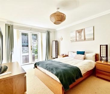 Quarry Gardens, Leatherhead, Surrey, KT22 8UE - Photo 2