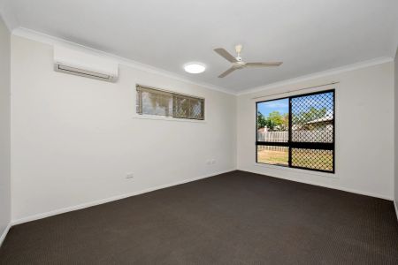 Freshly Painted Family Home! - Photo 2