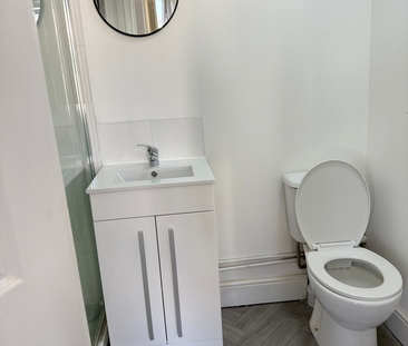 1 bedroom in a house share to rent - Photo 6
