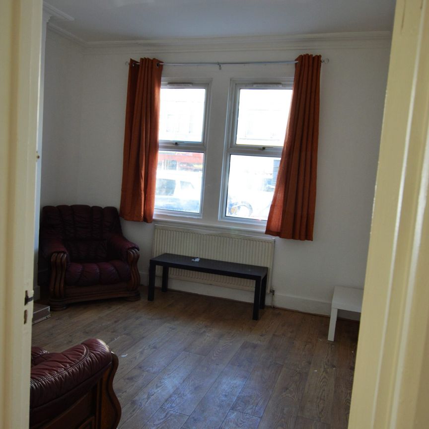 Western Road, Southall - Photo 1