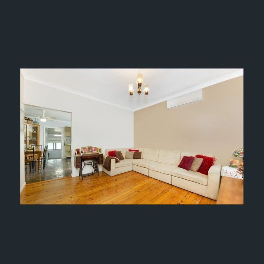 House and Large separate double garage on massive lot!! AVAILABLE NOW!! - Photo 1