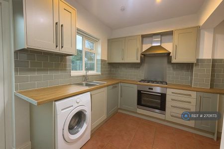 3 bedroom terraced house to rent - Photo 5