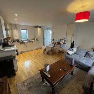 2 bedroom flat to rent - Photo 2