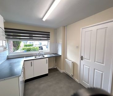 Mid Town House to Rent in Leek - Photo 2