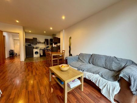 3 bedroom flat to rent - Photo 2