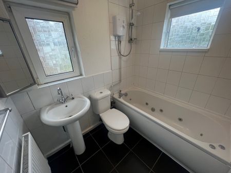 2 bedroom detached bungalow to rent - Photo 3