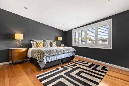 Expansive 2 Storey home with lock up garage close to Rozelle Parklands and Light rail - - Photo 5