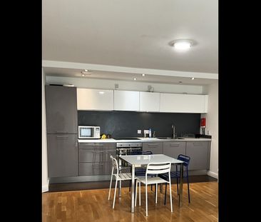 2 Bed Flat, Manchester, M4 - Photo 2