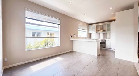 Spacious 5-Bedroom Family Home - Everything You Need! - Photo 2