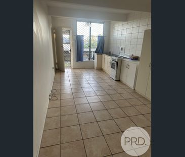 BRIGHT AND BREEZY GROUND FLOOR UNIT - Photo 2