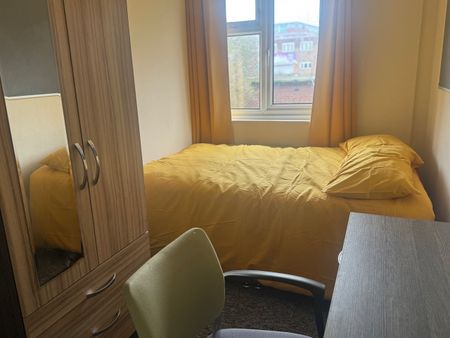 5 Bed Terraced House, Unett St, B19 - Photo 4