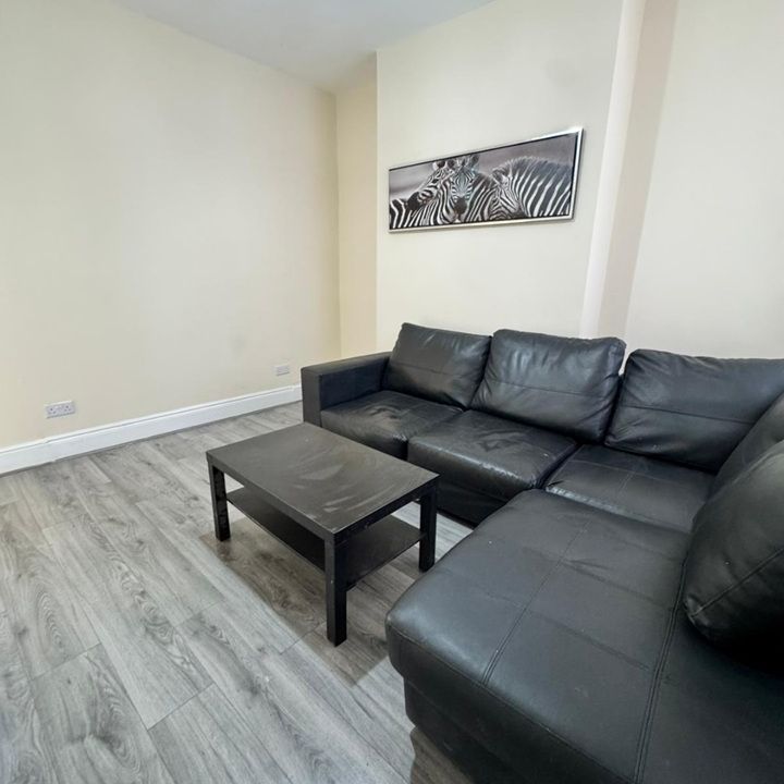 Room in a Shared House, Rossett Street, L6 - Photo 1