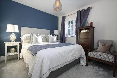 3 bedroom end of terrace house to rent - Photo 2