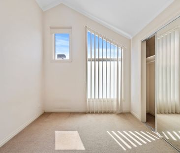 3 Bedrooms + study in Central Glen Waverley - Photo 5