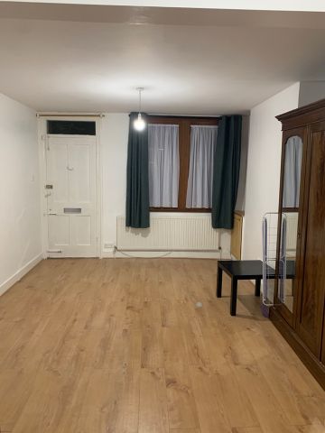 1 Bed Flat, London, E7 - Photo 3