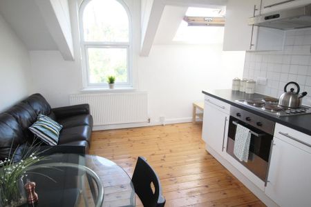 2 bedroom flat to rent - Photo 2