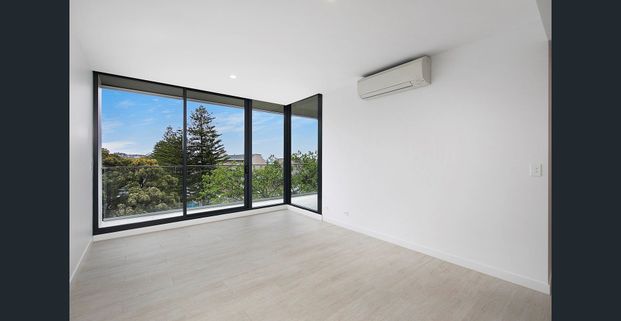 Modern Coastal Living in the Heart of Dee Why - Photo 1