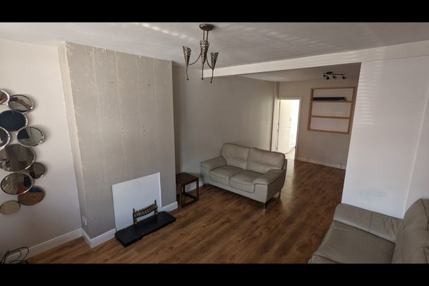 3 Bed Terraced House, North Street, CV2 - Photo 1