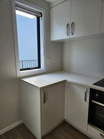 Modern 2BR Apt with Balcony in Onehunga - Photo 3