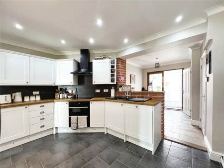 Middle Cottage, NR16 2AJ - Photo 3