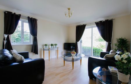Delfont CLose, RH10 - Photo 4