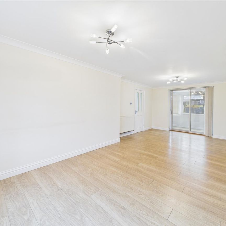 3 bedroom Semi-detached house to rent - Photo 1