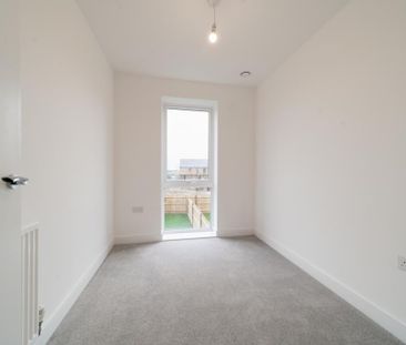 3 bedroom semi-detached house to rent - Photo 5