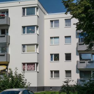 Offenes Wohnen, stilvolles Bad und Blick ins Grüne – jetzt entdecken! - Photo 2