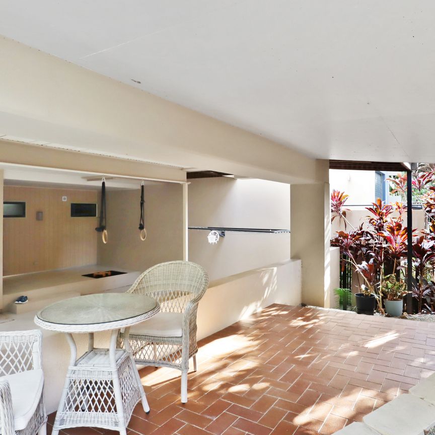 Spacious Living with Modern Comfort and Versatile Design - Photo 1