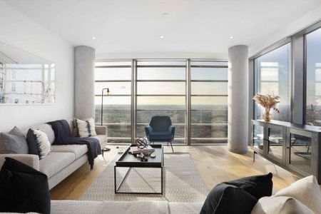 34/F split level, duplex penthouse with fantastic private roof terrace and amazing city views! - Photo 4