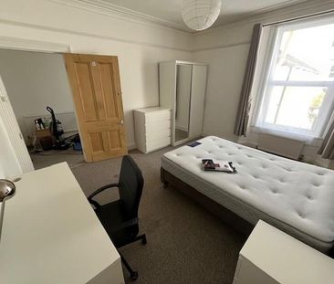 6 bedroom house to rent - Photo 2