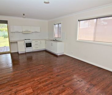 Quaint Cottage - Fantastic Location - Photo 2