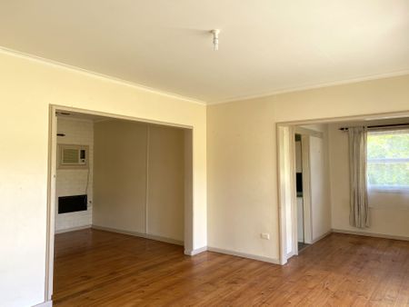 2 Bedroom Home in Quiet Convenient Location - Photo 3