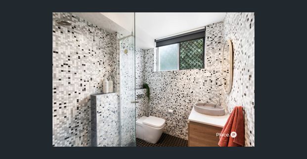 3 Bedroom Riverfront Apartment Available in New Farm! - Photo 1