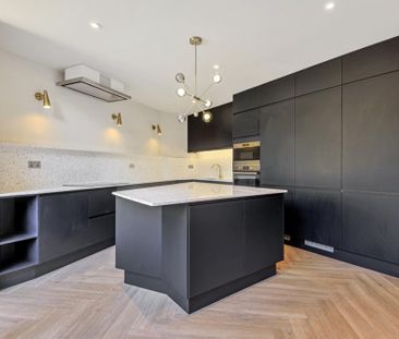 4 bedroom end of terrace house to rent - Photo 5