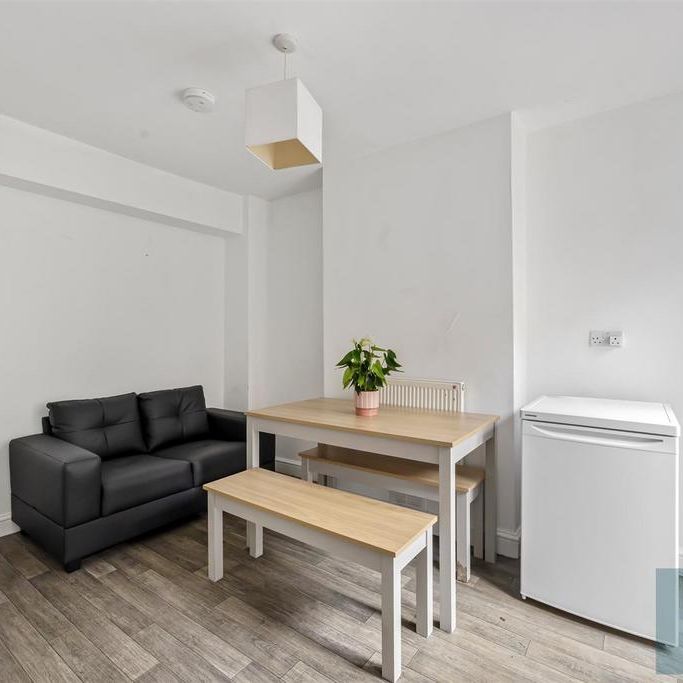 5 bedroom terraced house to rent - Photo 1