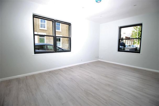 1 bedroom ground floor flat to rent - Photo 1