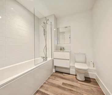 2 bedroom Flat To Let Total Size: 792 SQ FT - Photo 2