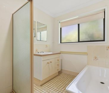 Furnished Room in Share House - Walking Distance to Train! - Photo 5